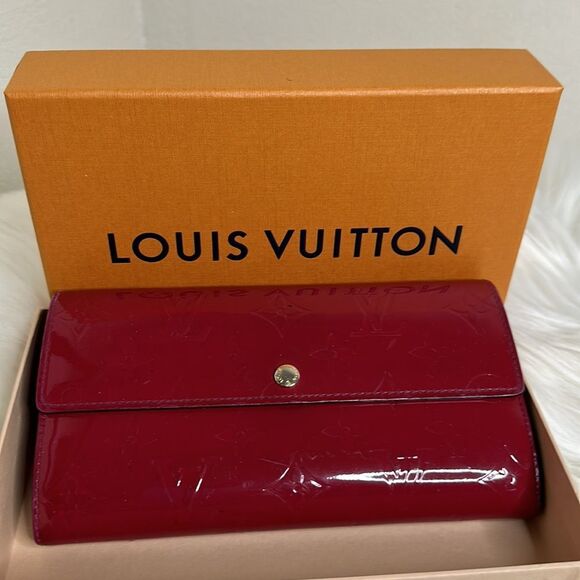 COPY - 💯Authentic Louis Vuitton Vernis Monogram Wallet 🍀 - Picture 3 of 13